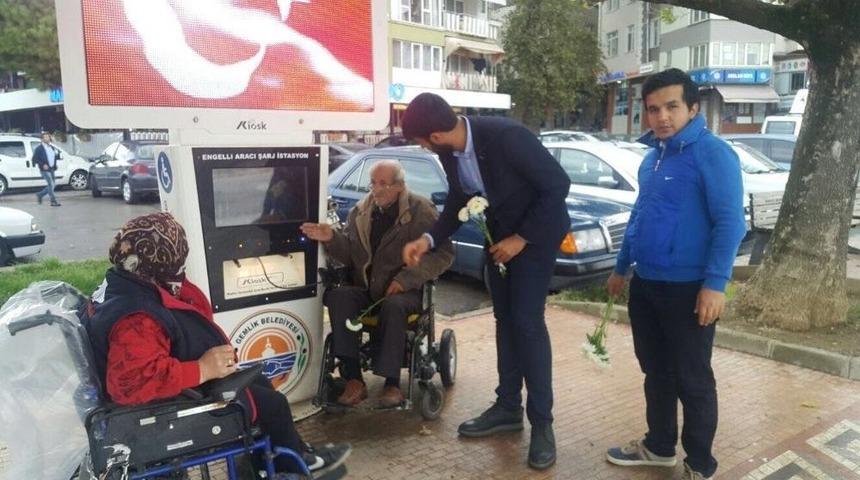 Ak Gen&ccedil;ler Yaşlıları Unutmadı