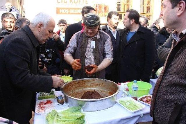 Şanlıurfa’da Çiğ Köfteler Yarıştı