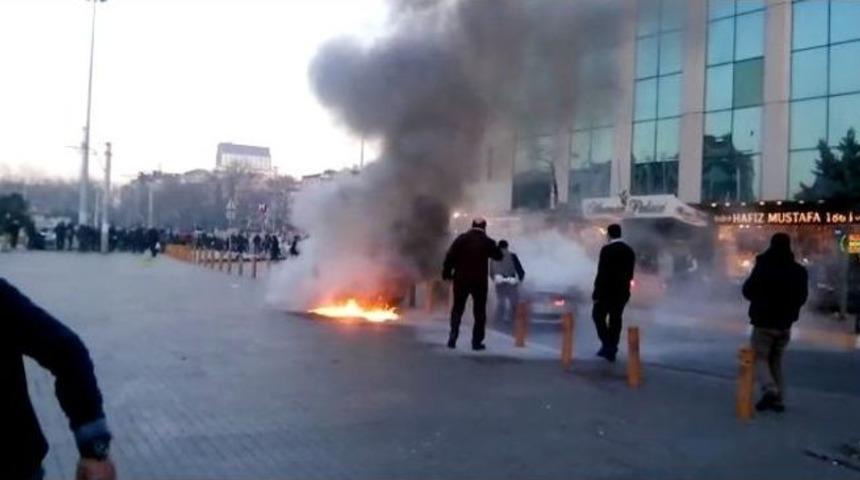 Benzinle Aracını Yakan S&uuml;r&uuml;c&uuml;ye Polis M&uuml;dahale Etti