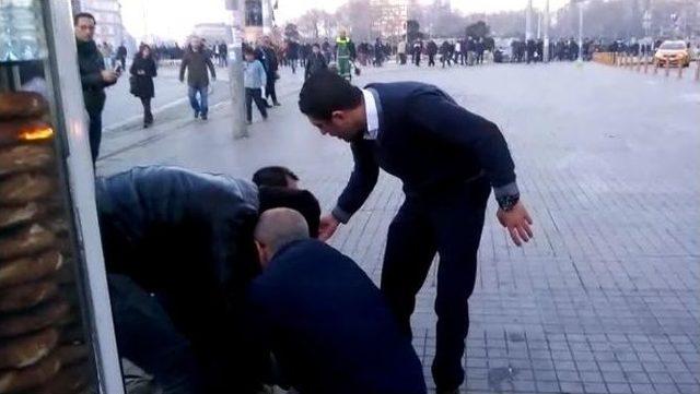 Benzinle Aracını Yakan Sürücüye Polis Müdahale Etti