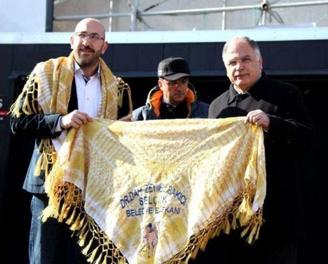 Sel&ccedil;uk ta Deve G&uuml;reşleri Festivali Coşkuyla Başladı 3