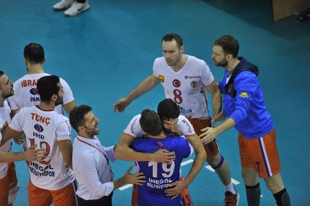 Voleybol Efeler Ligi: İnegöl Belediyespor: 3 - Jeopark Kula Belediyespor: 1