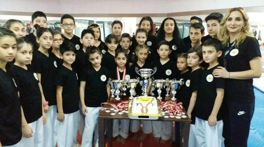 Karate Şampiyonları B&uuml;y&uuml;kşehirden