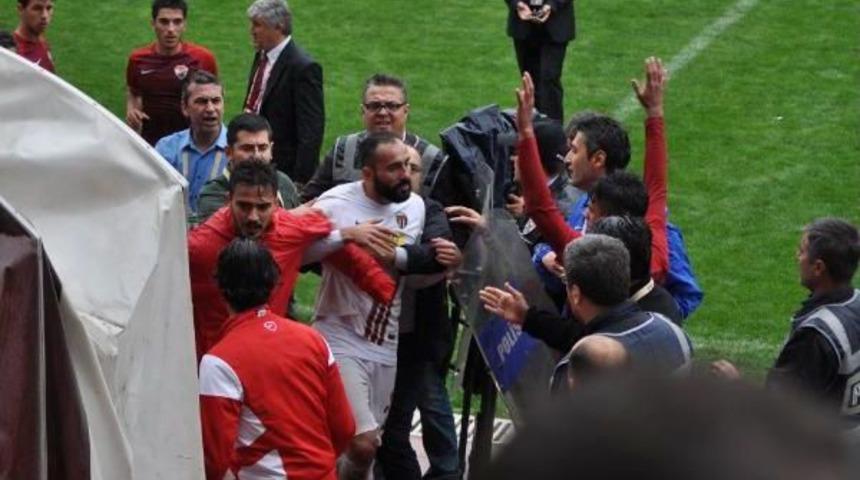 İneg&ouml;lspor - Kocaeli Birlikspor Ma&ccedil;ı Sonrası Olaylar &Ccedil;ıktı