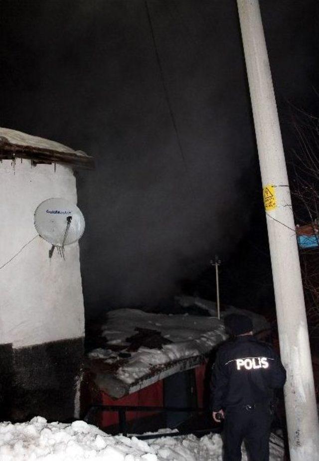 K&uuml;tahya&rsquo;da Ev Yangını Paniğe Neden Oldu 2
