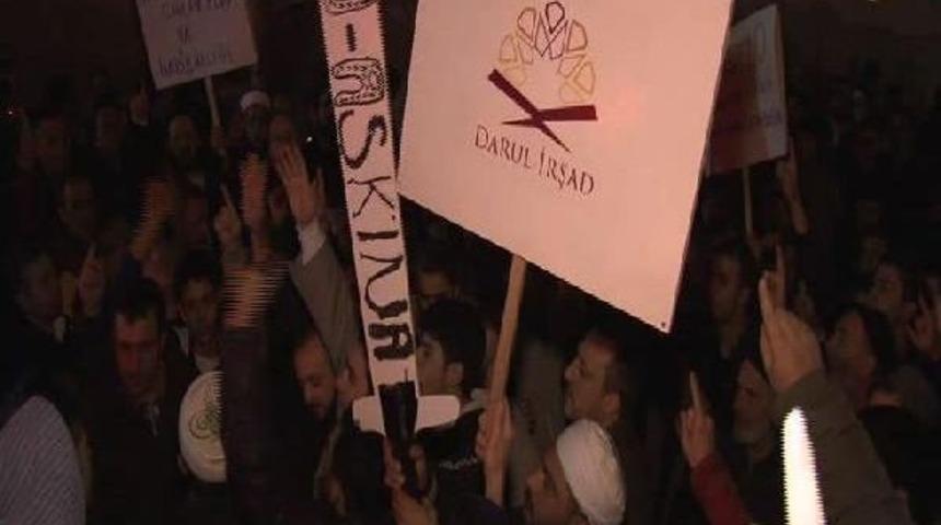 Cumhuriyet Gazetesi &Ouml;n&uuml;nde Protesto Eylemi