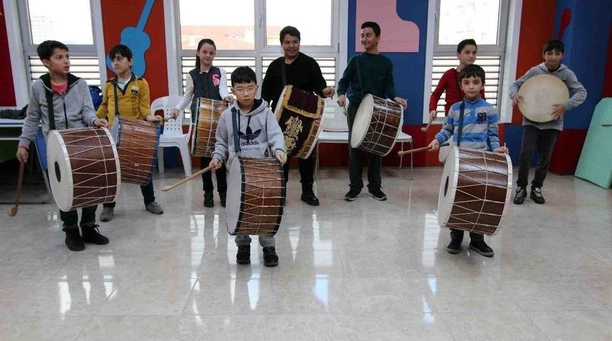 Bağcılar’da Öğrenciler Karne Tatilini Bilgi Evleri’nde Eğlenerek Geçirdi