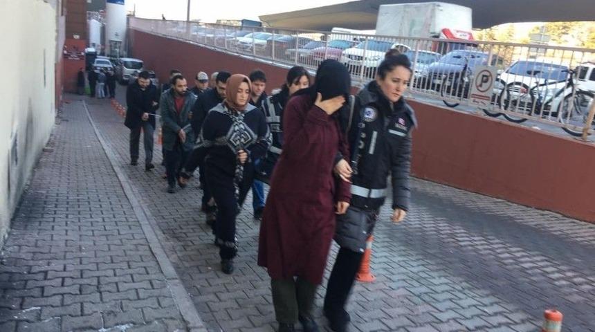 Fet&ouml;&rsquo;den G&ouml;zaltına Alınan 6 Kişi Adliyeye Sevk Edildi