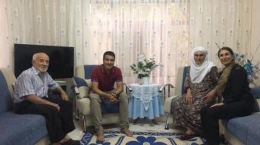 Emniyet M&uuml;d&uuml;r&uuml; Alper Ve Eşinden Yaşlılar G&uuml;n&uuml; Kutlaması