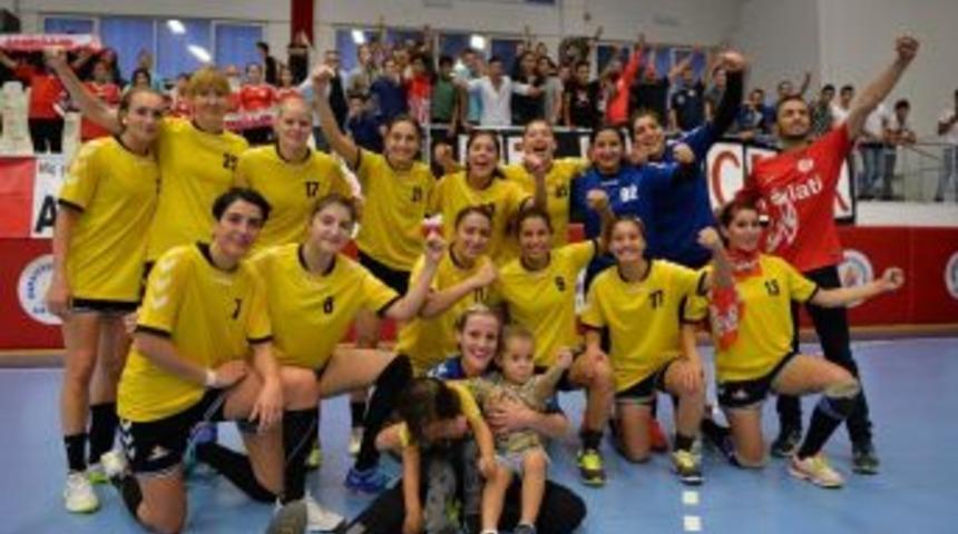 Muratpaşa Belediyespor &Ccedil;eyrek Finalde