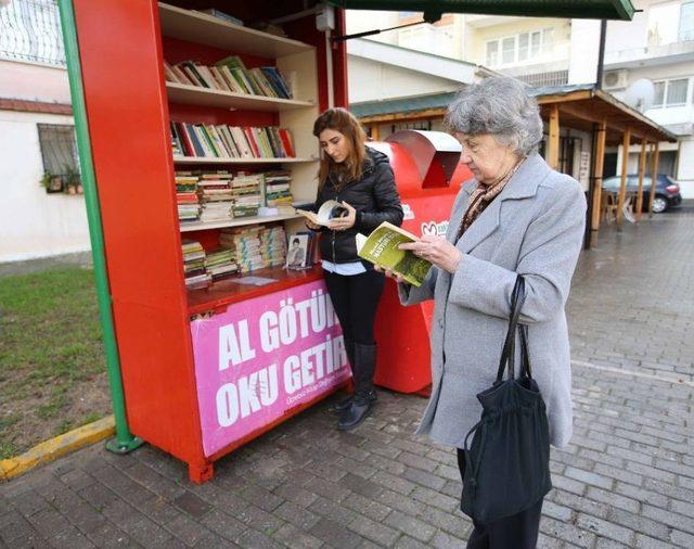 Karşıyakalılar Kitap Değişimini Çok Sevdi