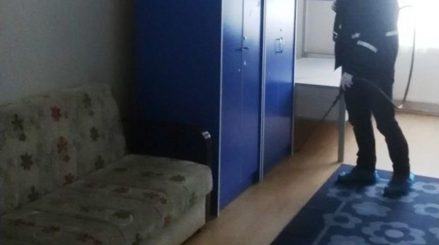 İzmit Belediyesi&rsquo;nin İla&ccedil;lama Hizmeti Devam Ediyor