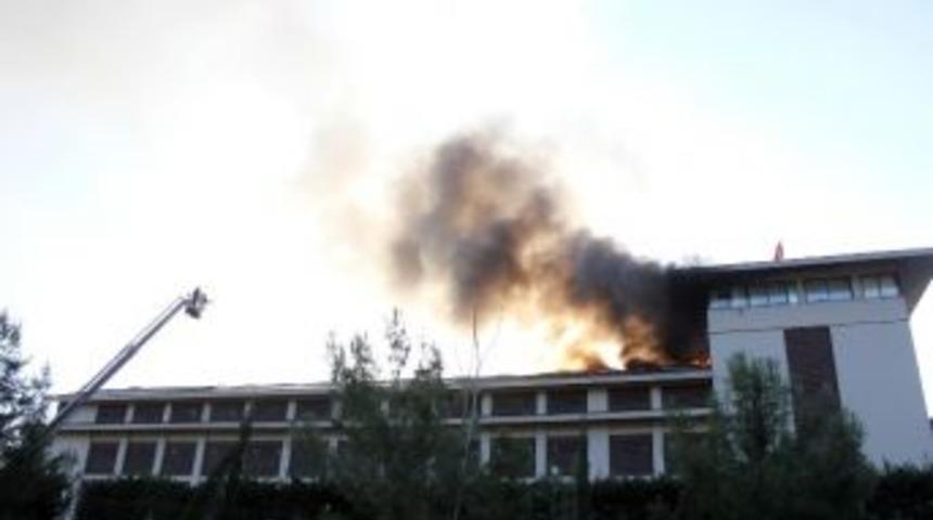 Kemer&rsquo;de Otel Yangını