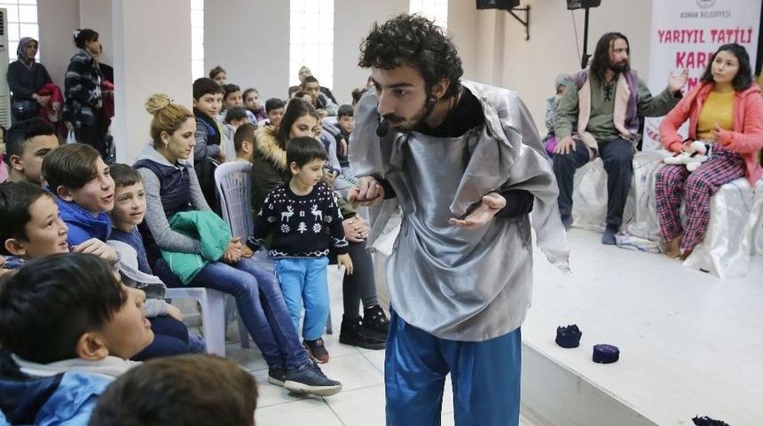 Konak&rsquo;ta, Tatilde Tiyatro Keyfi