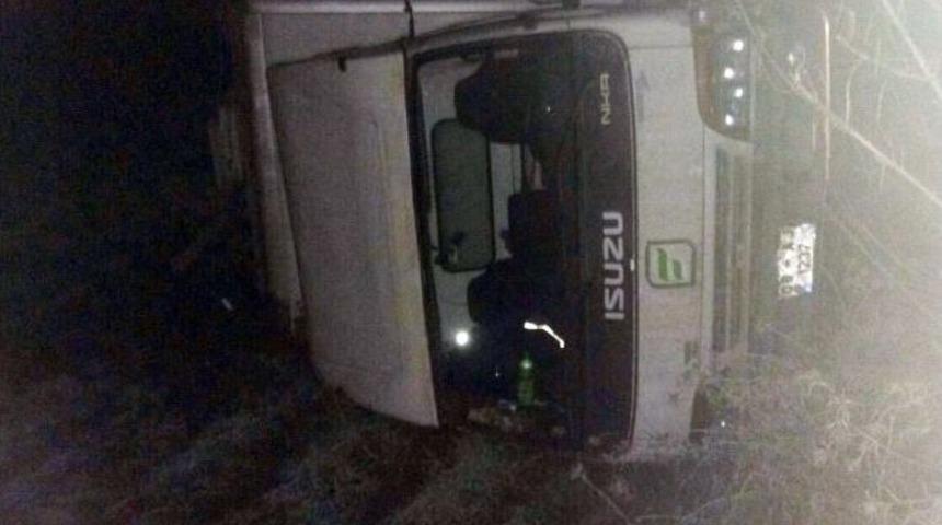 Kamyonet, Buğday Tarlasına U&ccedil;tu