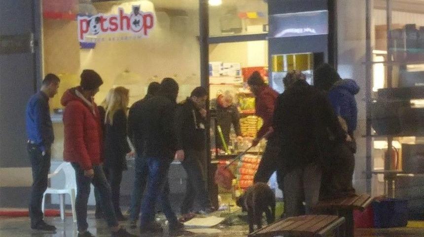 Patlayan Akvaryum Baba İle Oğlunu Yaraladı