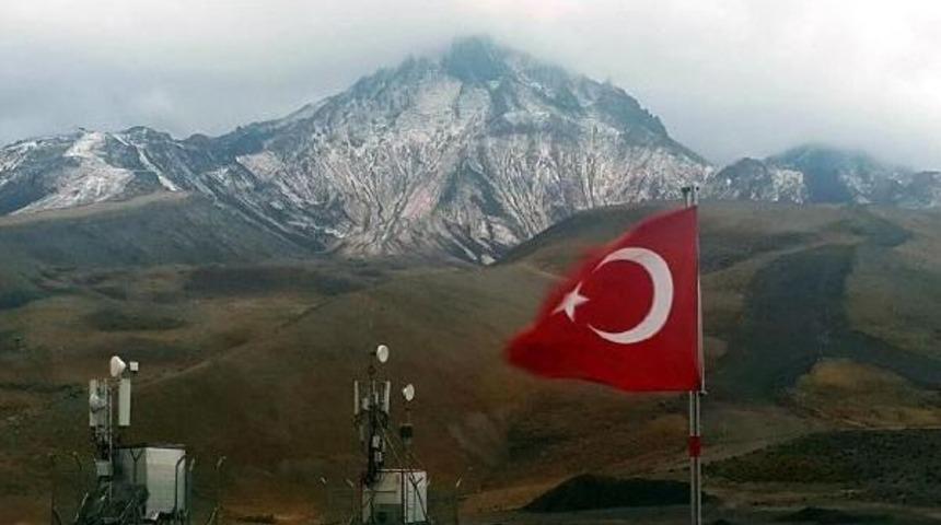 Erciyes'e Sezonun Ilk Karı Yağdı