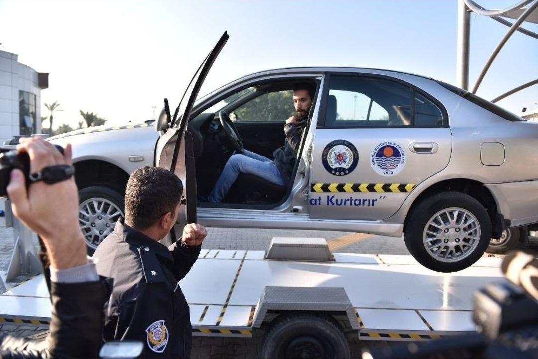 Emniyet Kemerinin &Ouml;nemi Artık Uygulamalı Anlatılacak