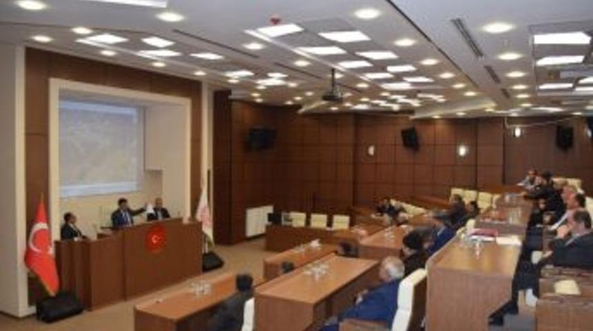 &Ccedil;i&ccedil;ekdağı İl&ccedil;esinde Muhtarlara İ&ccedil;me Suyu Bilgilendirmesi Yapıldı