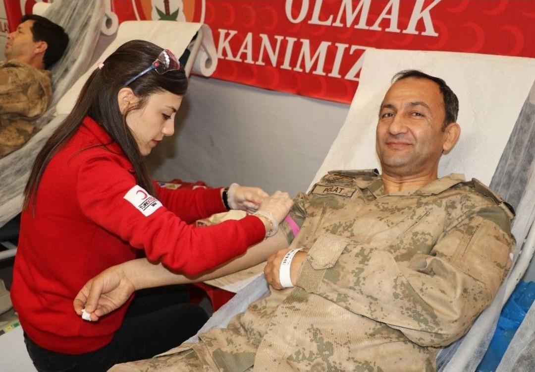 Polis Ve Askerden Afrin&rsquo;deki Mehmet&ccedil;iğe Kan Bağışı
