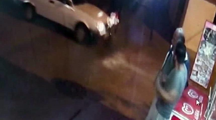 Market Önünde Bekleyen Vatandaşlar Kazadan Kıl Payı Kurtuldu