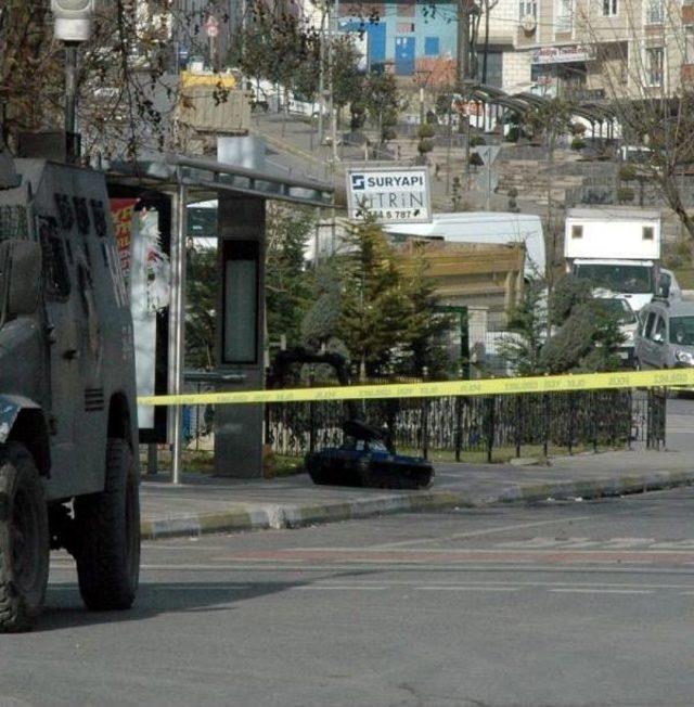 Şüpheli Paketten Piknik Tüpüne Bağlanmış Bomba Düzeneği Çıktı