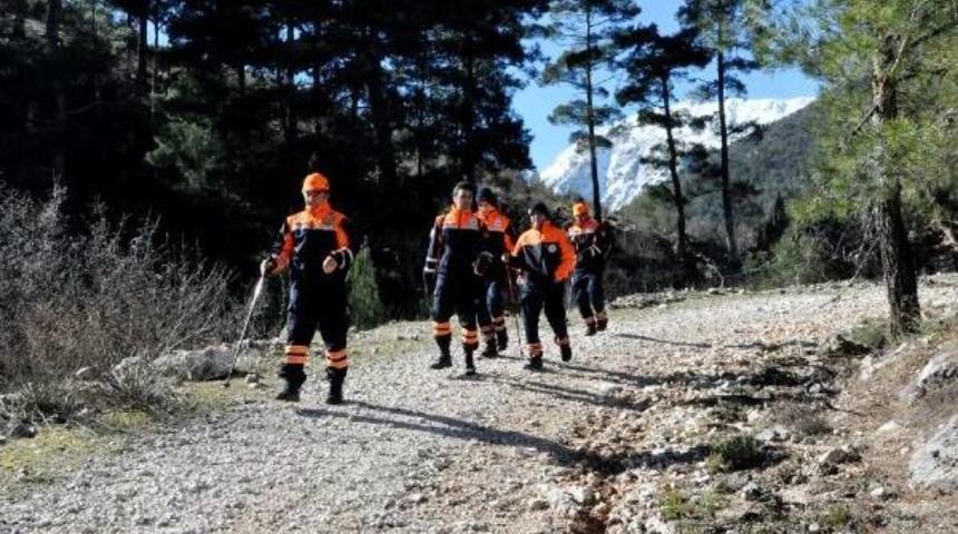 Antalya'da Kaybolan 3 Yabancı &Ouml;ğrenciyi 70 Kişi Arıyor