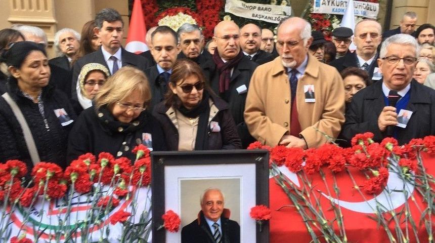 Eski Başkan Kazım Kolcuoğlu İ&ccedil;in İstanbul Barosu&rsquo;nda T&ouml;ren D&uuml;zenlendi