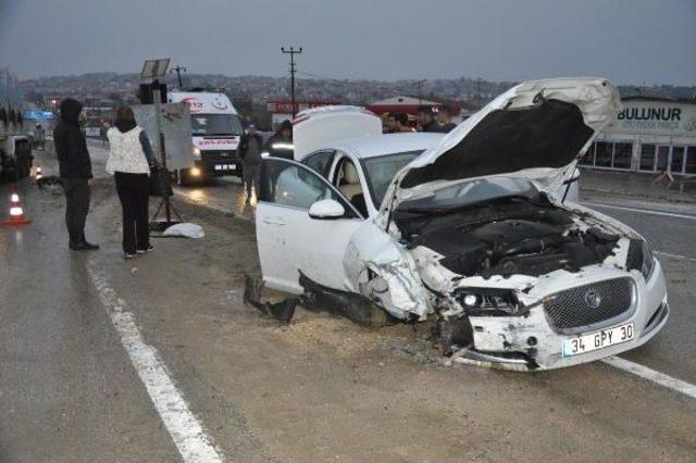 İki Otomobilin Çarpıştığı Kazada 2 Kişi Yaralandı