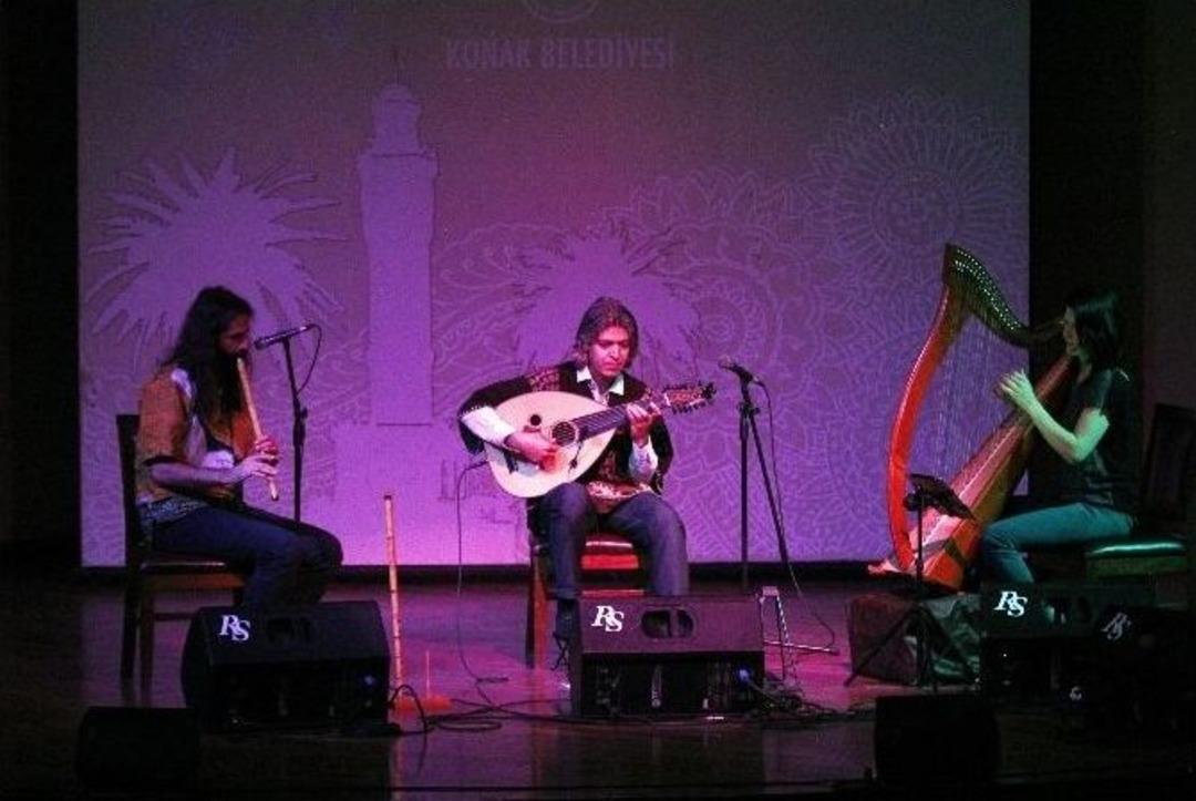 D&uuml;nyaca &Uuml;nl&uuml; M&uuml;zik Grubu İzmir&rsquo;de