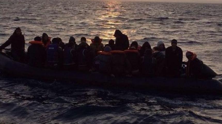 Ka&ccedil;akları &Ouml;l&uuml;mden Sahil G&uuml;venlik Kurtardı