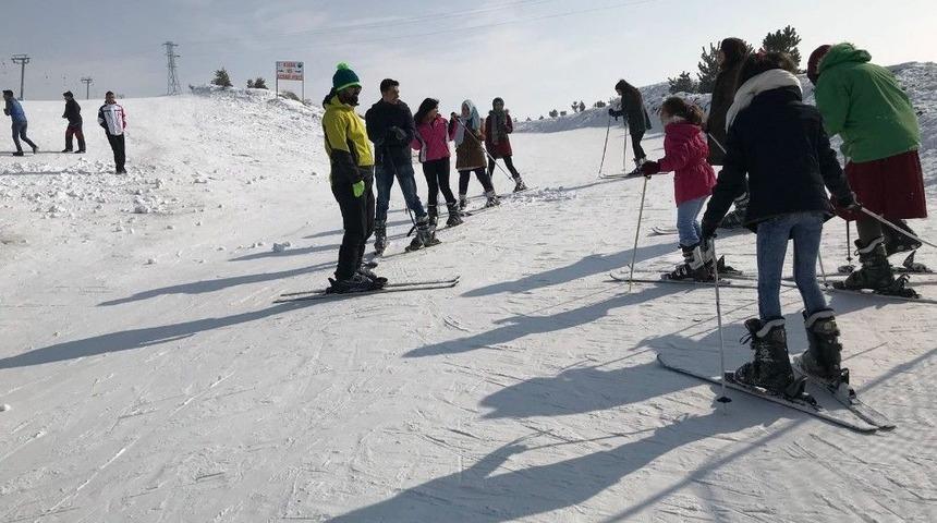 Sevgi Evlerinde Kalan Çocuklar Kayakla Tanıştı