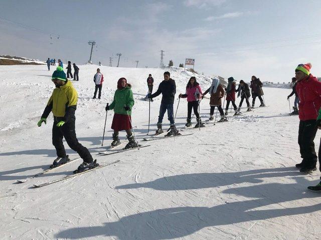 Sevgi Evlerinde Kalan Çocuklar Kayakla Tanıştı