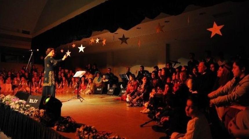 T&uuml;rk Sinemasının 100. Yılında Unutulmaz Şarkılar Seslendirildi