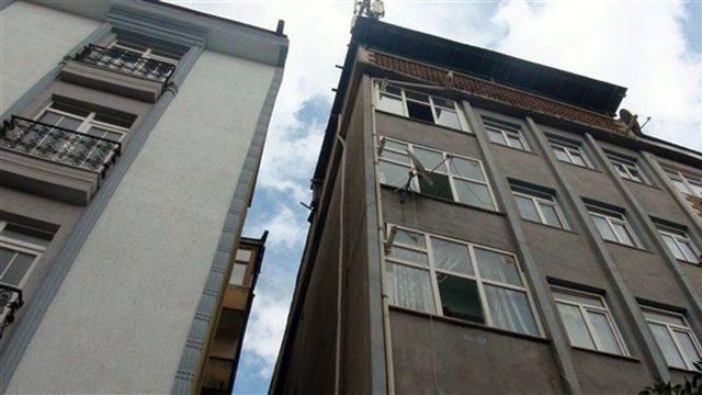 Çatıyı Onarırken 5’inci Kattan Düşen Bir Kişi Hayatını Kaybetti