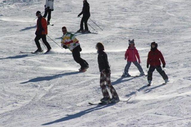 Pınar Altuğ- Yağmur Atacan Çifti Kızları Su Ile Kartalkaya'da