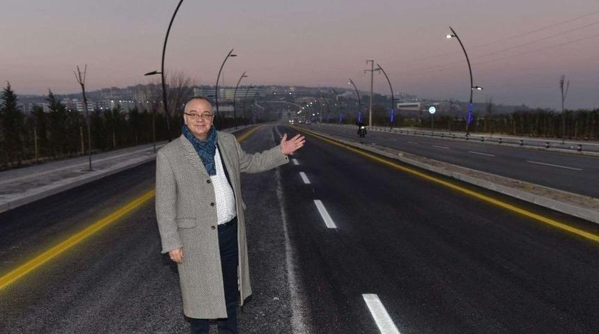 Başkan Erg&uuml;n &Uuml;niversite Yolundaki &Ccedil;alışmaları İnceledi