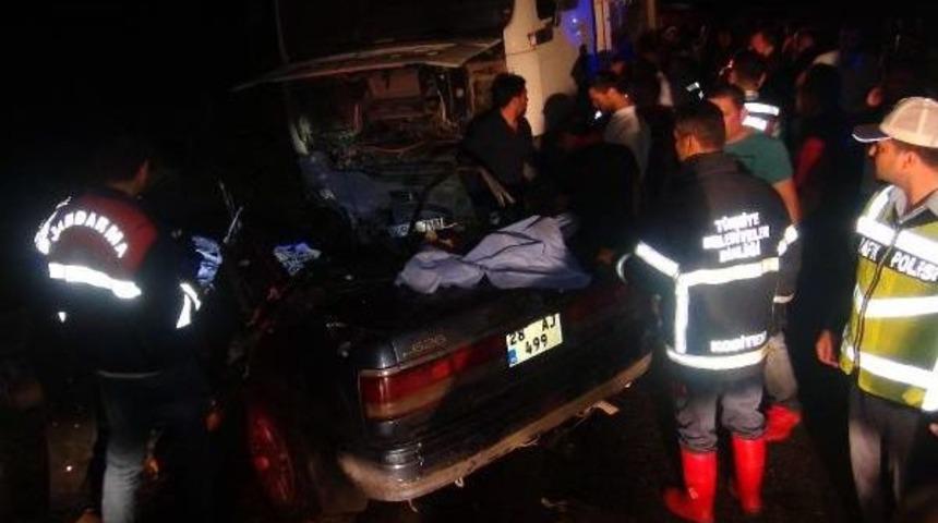 Giresun&rsquo;Da Otomobil Kamyona &Ccedil;arptı: 3 &Ouml;l&uuml;