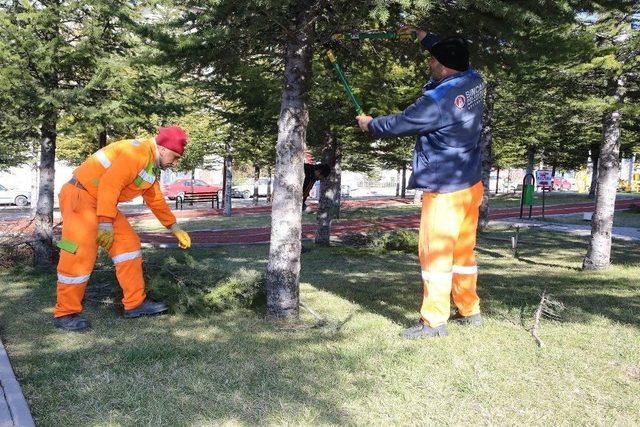 Sincan’da Parklar Bahara Hazırlanıyor