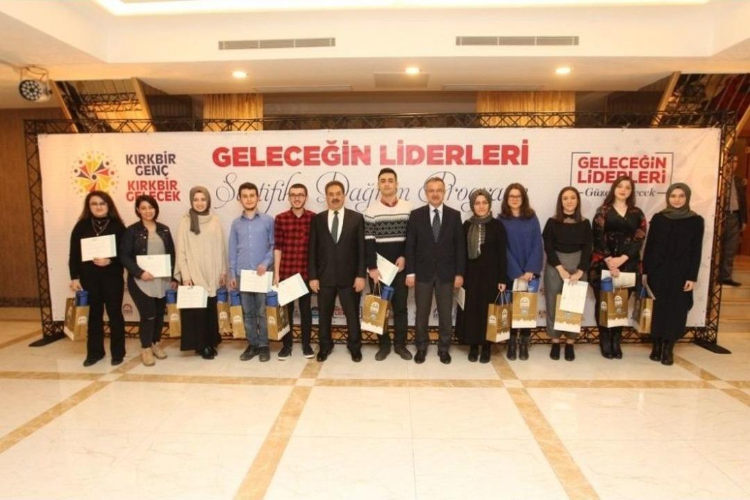 41 Gen&ccedil; 41 Gelecek Liderlik&rsquo;te Sertifika Heyecanı