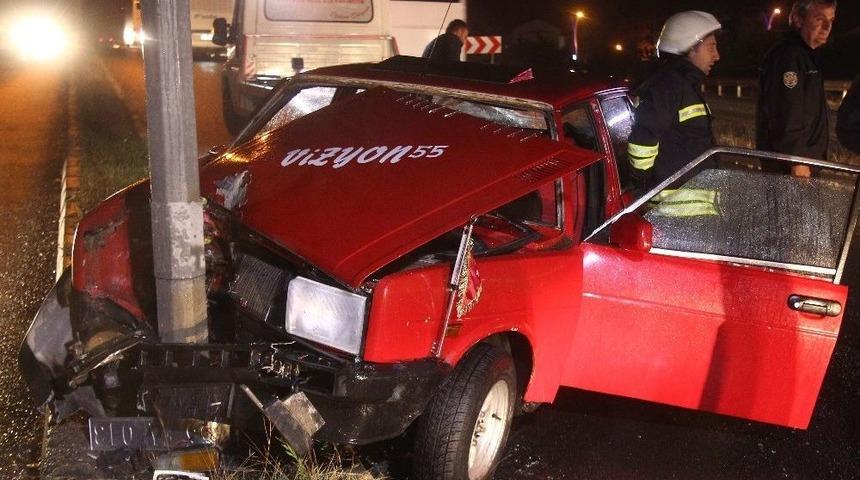 Otomobil Elektrik Direğine &Ccedil;arparak Durabildi