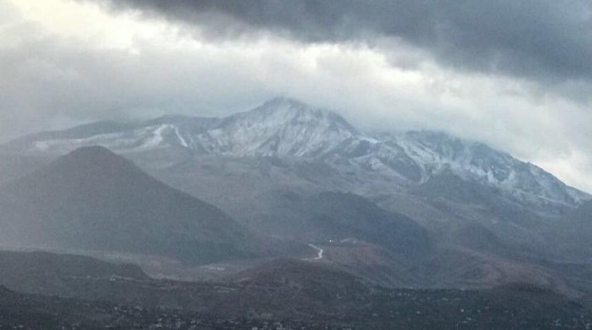 Erciyes Dağı’na Karı Yağdı