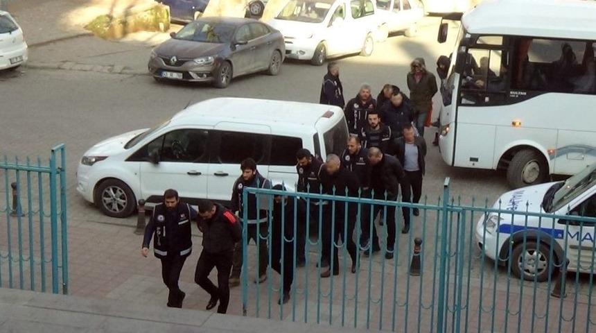 Su&ccedil; &Ouml;rg&uuml;t&uuml;ne Y&ouml;nelik Operasyonda G&ouml;zaltına Alınan 13 Ş&uuml;pheli Adliyeye Sevk Edildi