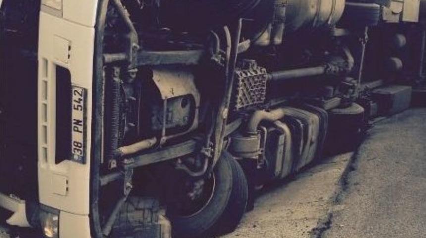 (&ouml;zel Haber) Kontrolden &Ccedil;ıkan Tır Devrildi