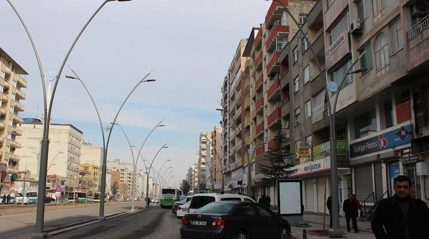 Dicle Elektrik Batman&rsquo;da Elektrik Direklerini Yer Altına Alıyor