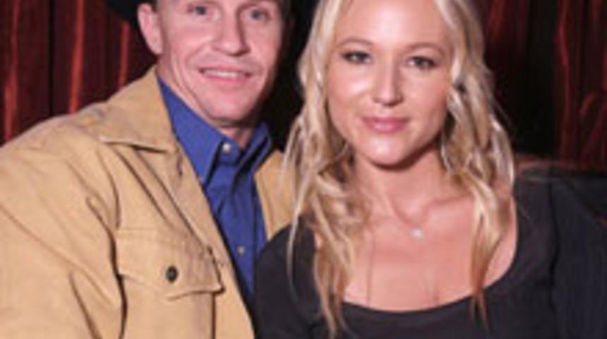 Şarkıcı Jewel'e Rodeocu Eş