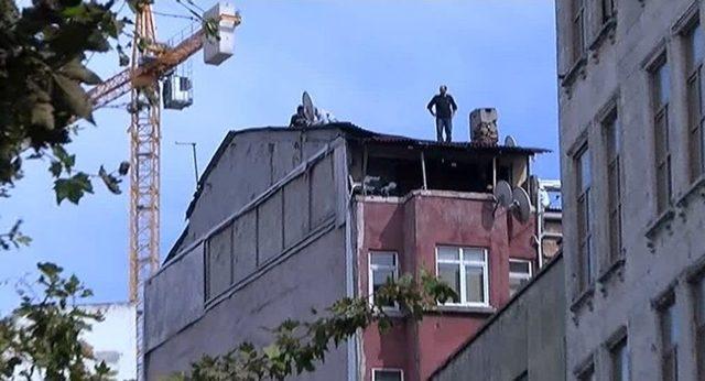 (özel Haber) Beyoğlu’nda Çatıdaki İşçilerin Ölümle Dansı