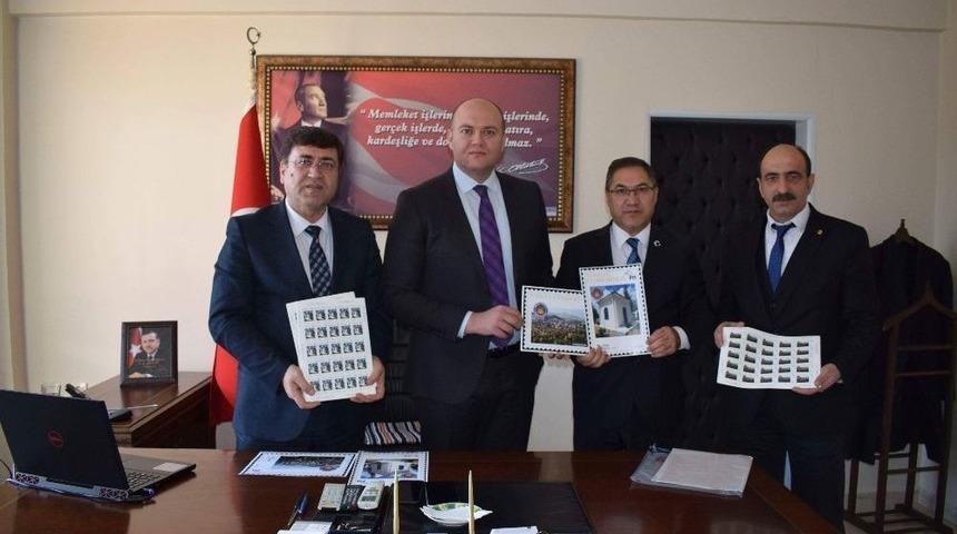 İnhisar İlçesinin Tanıtımı İçin Bastırılan Kişisel Pullar Teslim Edildi