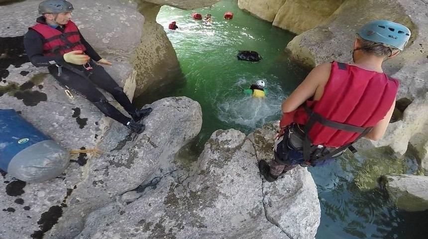 Bursalı Dağcıların Antalya&rsquo;da K&ouml;pr&uuml;l&uuml; Ve Tazı Kanyonu Ge&ccedil;işi Komandoları Aratmadı