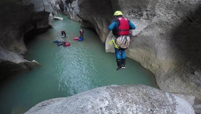 (özel Haber) Bursalı Dağcıların Köprülü Ve Tazı Kanyonu Geçişi Komandoları Aratmadı